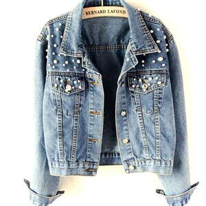 SIZE LARGE MEDIUM WASH DENIM SINGLE BREASTED RANDOMLY COVERED IN PEARLS JACKET